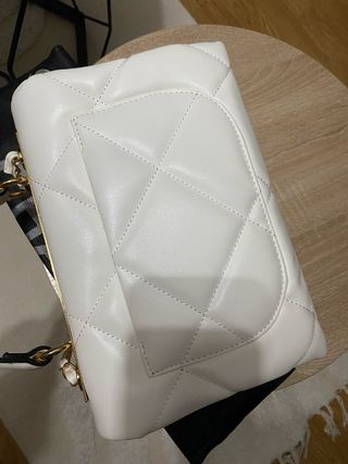 Bolso Blanco Acolchado Dorado