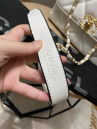 Bolso Blanco Acolchado Dorado