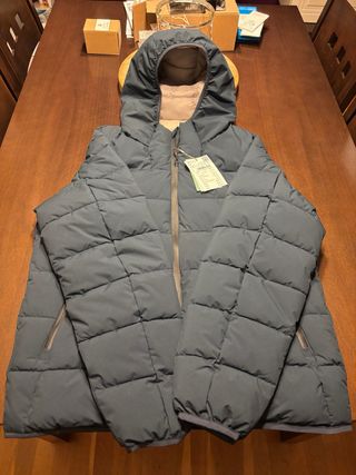 Chaqueta térmica con capucha. Nueva con etiqueta.