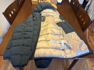 Chaqueta térmica con capucha. Nueva con etiqueta.