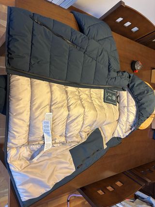Chaqueta térmica con capucha. Nueva con etiqueta.