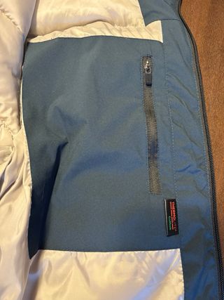 Chaqueta térmica con capucha. Nueva con etiqueta.