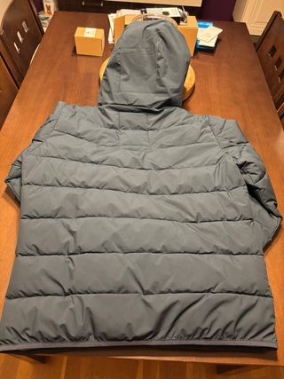 Chaqueta térmica con capucha. Nueva con etiqueta.