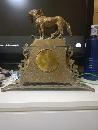 Reloj de sobremesa antiguo de bronce