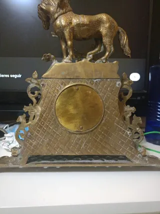 Reloj de sobremesa antiguo de bronce