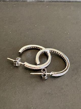 Orecchini a cerchio con zirconi