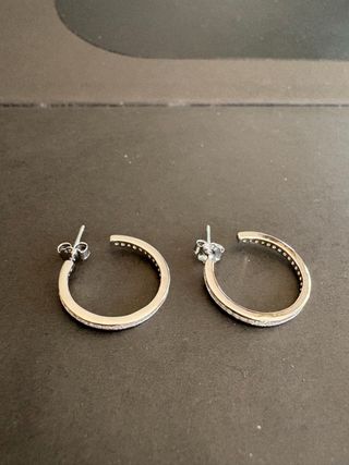 Orecchini a cerchio con zirconi