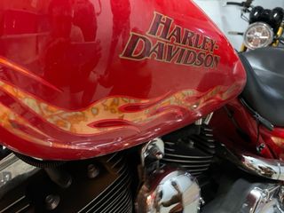 Harley Davidson CVO Road King Roja