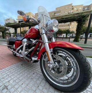 Harley Davidson CVO Road King Roja
