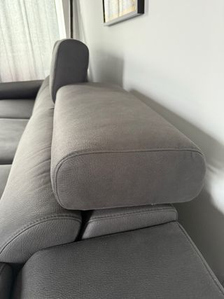 Sofá eléctrico 3 plazas gris. Doble arcón. USB-c