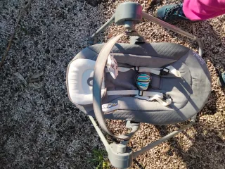 Columpio bebé Lionelo casi nuevo