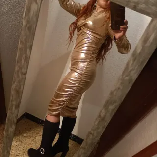 Vestido dorado brillante mujer