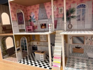 Casa de muñecas de madera