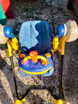 Columpio-trona para bebé con centro de actividades