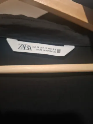 Vestido Zara negro con cinturón, puesto una vez.