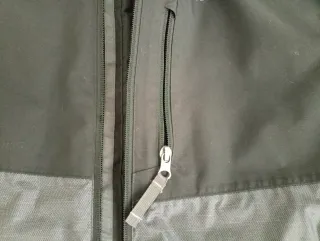 Chaqueta Quechua Negra y Gris