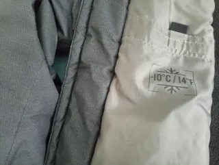 Chaqueta Quechua Negra y Gris