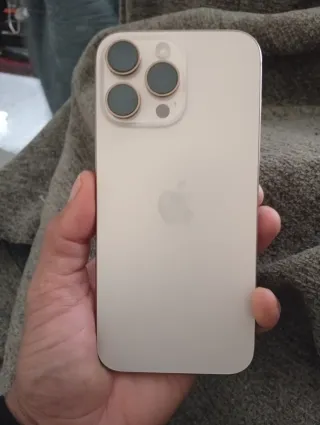 iPhone 16 Pro Max Dorado/Plateado