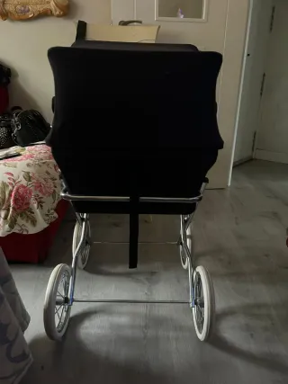 Carro de muñecas rosa con lunares