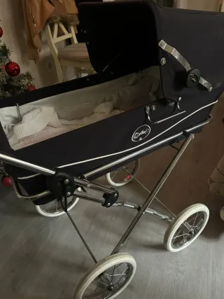 Carro de muñecas rosa con lunares