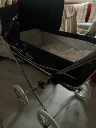 Carro de muñecas rosa con lunares