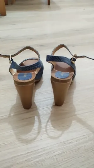 Sandalias azul y dorado talla 37