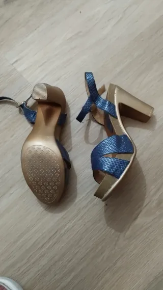 Sandalias azul y dorado talla 37
