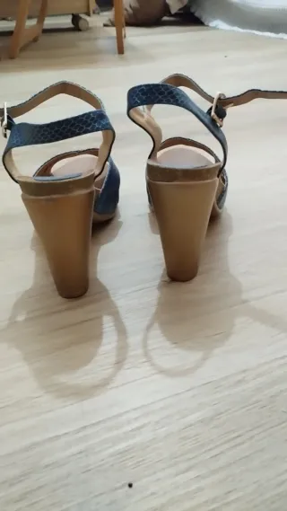 Sandalias azul y dorado talla 37