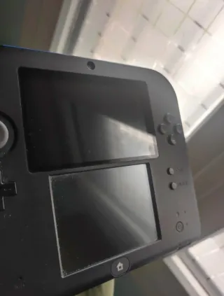 Nintendo 2DS Nera e Blu con Caricatore e Scatola