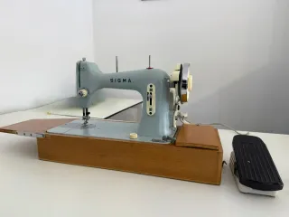 Máquina de coser Sigma con maletín
