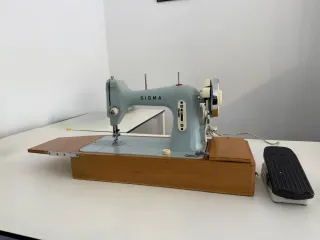 Máquina de coser Sigma con maletín
