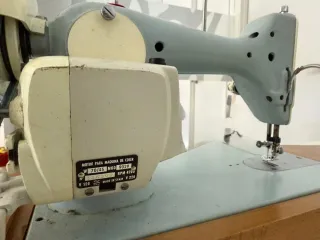 Máquina de coser Sigma con maletín