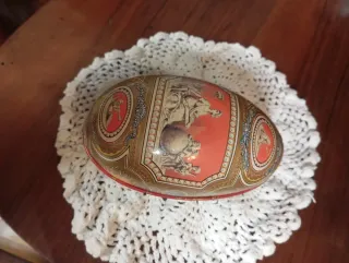 Uovo vintage decorato