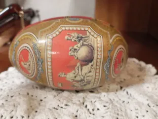 Uovo vintage decorato