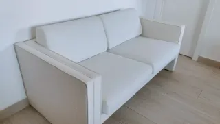 Sofá 2 plazas blanco. Ideal para sala de espera