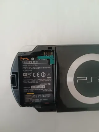 PSP Slim 2004 Nero + 5 giochi