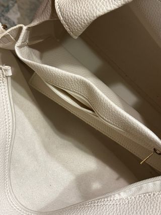Borsa donna beige con tracolla e dettagli oro