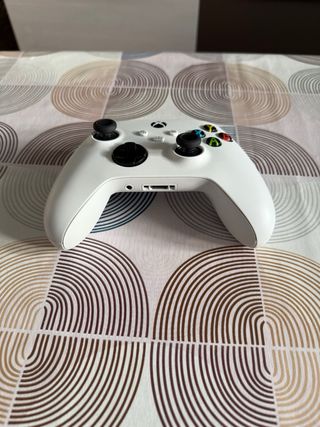 Xbox Series S + Base Carga Mando con dos baterías