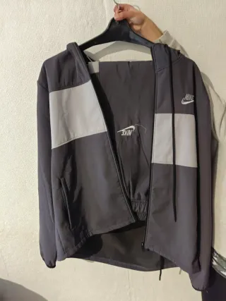 Chándal Nike gris y blanco