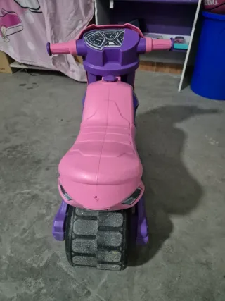 Moto de juguete Molto rosa y morada