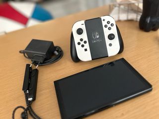 Nintendo Switch OLED Blanca y Negra
