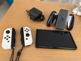 Nintendo Switch OLED Blanca y Negra