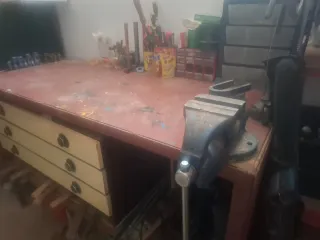 Banco de trabajo con tornillo