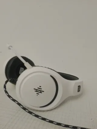 Cascos gaming blancos con micrófono