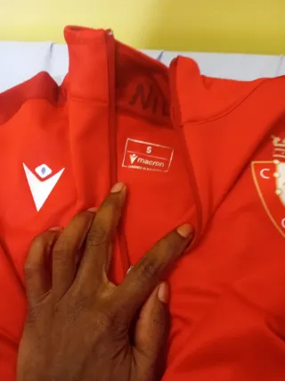 Chándal Macron Osasuna Rojo y Negro