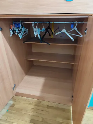 Habitacion juvenil y escritorio con silla