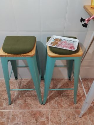 Mesa alta y taburetes Sklum. Recogida en Roquetas