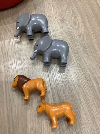 Arca Noé Playmobil y tren magnético madera.