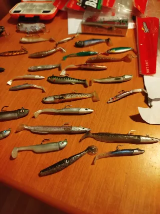 Señuelos de pesca variados