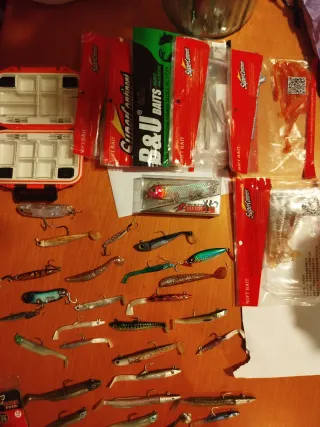 Señuelos de pesca variados